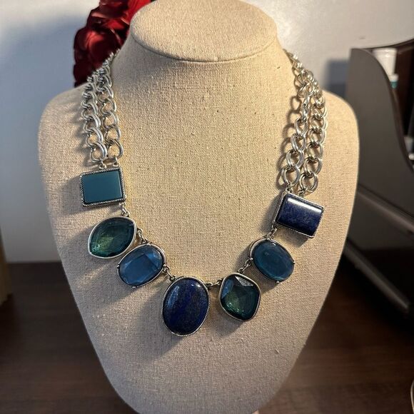 CHICOS CLEO SHORT NECKLACE - Picture 1 of 3